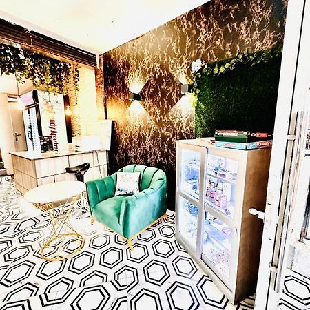 Trendy Apartments เอนเทบเบ้ ภายนอก รูปภาพ