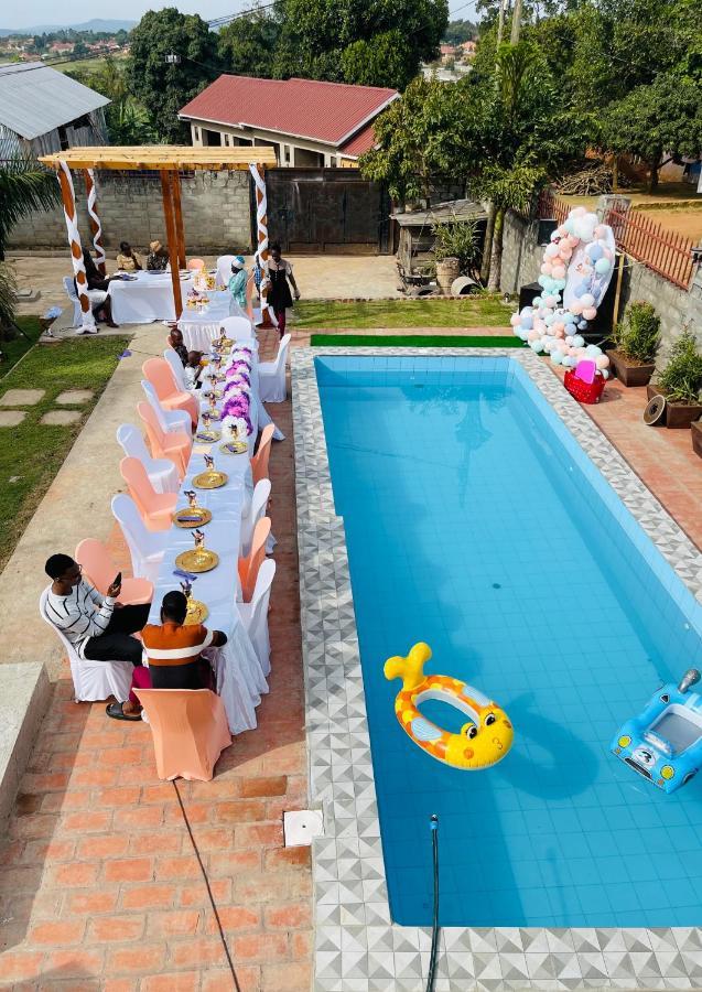 Trendy Apartments เอนเทบเบ้ ภายนอก รูปภาพ