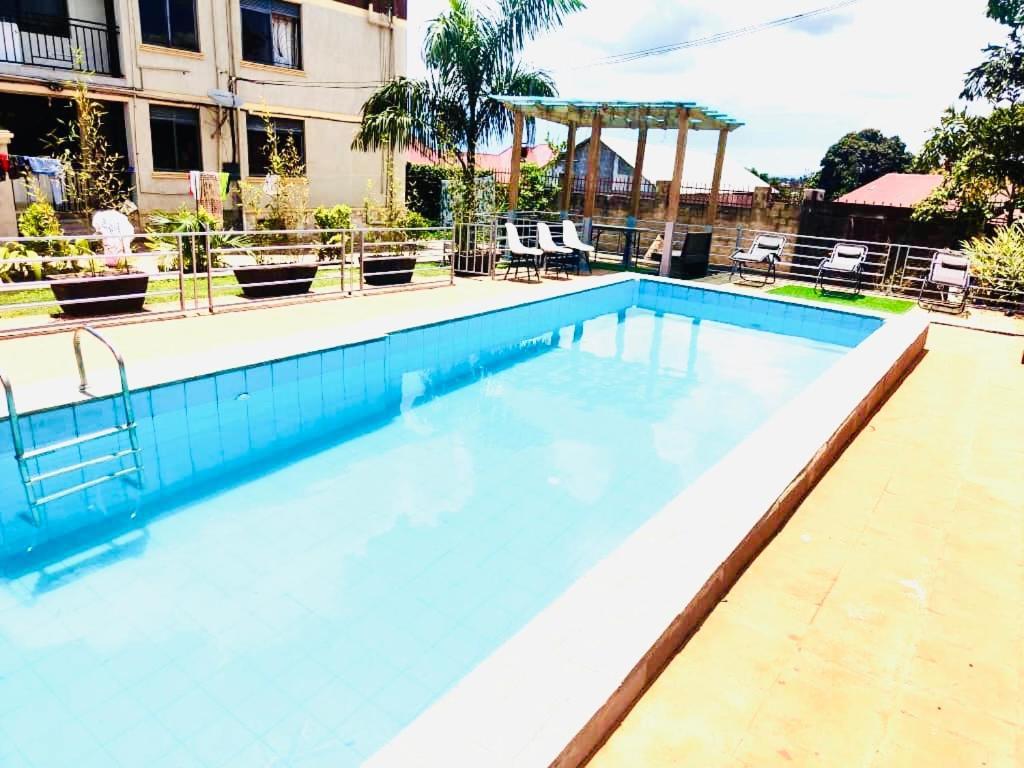 Trendy Apartments เอนเทบเบ้ ภายนอก รูปภาพ