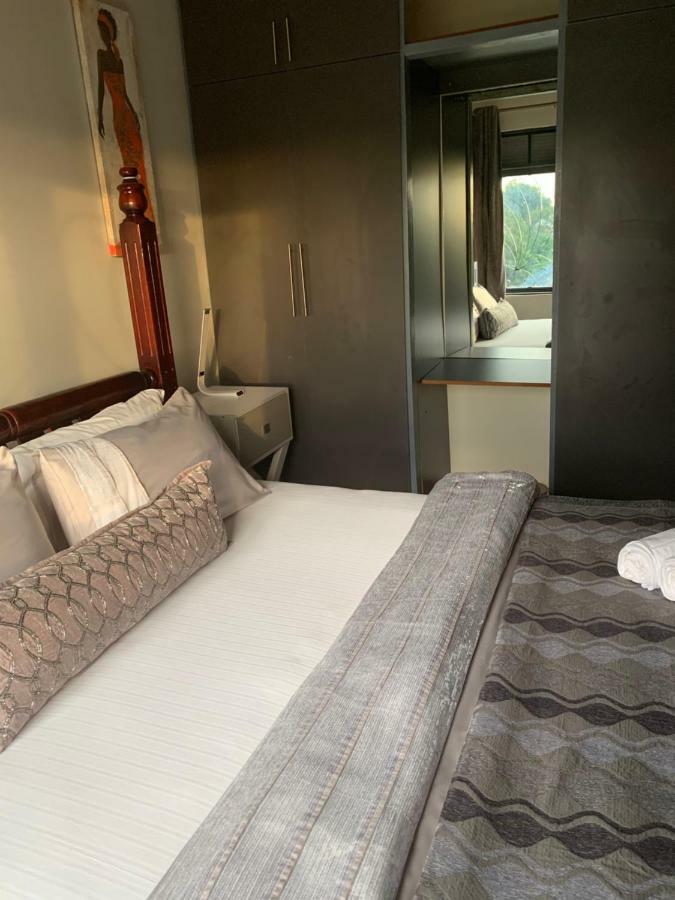 Trendy Apartments เอนเทบเบ้ ภายนอก รูปภาพ